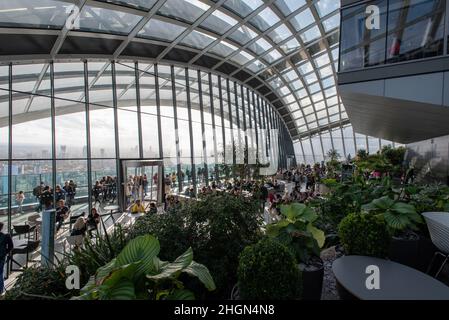 London 09/27/2019. Der Sky Garden, Londons höchste hängende Gärten, befindet sich auf der 35th. Etage der 20 Fenchurch Street, dem Wolkenkratzer der Stadt Stockfoto