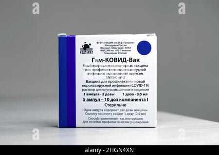 Impfstoff aus russischer Herstellung gegen Covid 19 - Gam Covid Vac ist im Labor auf dem Tisch. Russische Impfung gegen Sputnik-V COVID-19. Impfstoff zur Vorbeugung GEGEN CO Stockfoto