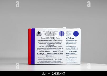 Impfstoff aus russischer Herstellung gegen Covid 19 - Gam Covid Vac ist im Labor auf dem Tisch. Russische Impfung gegen Sputnik-V COVID-19. Impfstoff zur Vorbeugung GEGEN CO Stockfoto