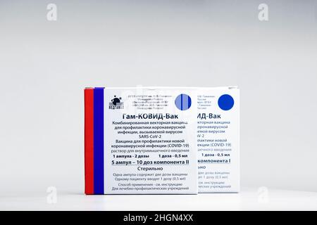 Impfstoff aus russischer Herstellung gegen Covid 19 - Gam Covid Vac ist im Labor auf dem Tisch. Russische Impfung gegen Sputnik-V COVID-19. Impfstoff zur Vorbeugung GEGEN CO Stockfoto