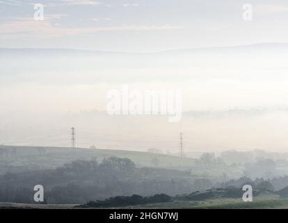 Eine Temperaturinversion im Lune Valley von den Hutton Roof Crags aus gesehen Stockfoto