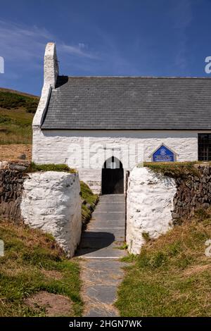 Kirche des Heiligen Kreuzes in Mwnt in Ceredigion an der walisischen Küste Stockfoto