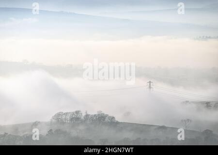 Eine Temperaturinversion im Lune Valley von den Hutton Roof Crags aus gesehen Stockfoto