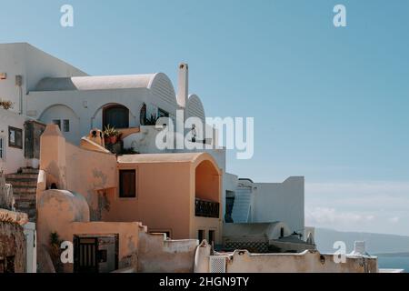 Oia Santorini Griechenland berühmt mit romantischen und schönen Sonnenuntergängen. Dorf Oia auf der Insel Santorini.Griechenland. Stockfoto