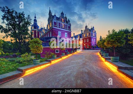 Schöner Sonnenuntergang über Bad Muskau - Schloss Muskau und Muskau Park Stockfoto