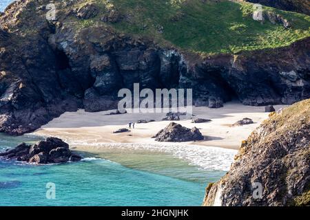 Sonnenschein über Kynance Cove in Cornwall, großbritannien Stockfoto