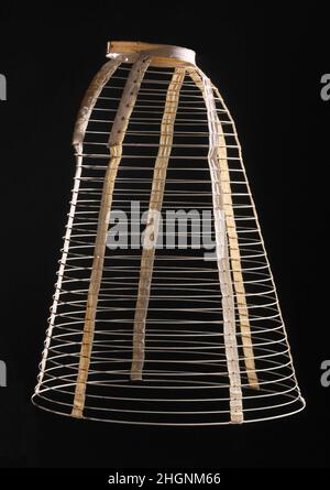 Käfig Crinoline 1880s amerikanisch. Käfigkrinoline. Amerikanisch. 1880s. Metall, Baumwolle Stockfoto