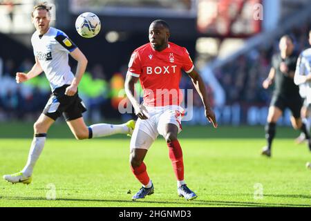 Nottingham, Großbritannien. JAN 22nd Keinan Davis von Nottingham Forest in Aktion während des Sky Bet Championship-Spiels zwischen Nottingham Forest und Derby County am City Ground, Nottingham, am Samstag, 22nd. Januar 2022. (Kredit: Jon Hobley | MI News) Kredit: MI Nachrichten & Sport /Alamy Live News Stockfoto