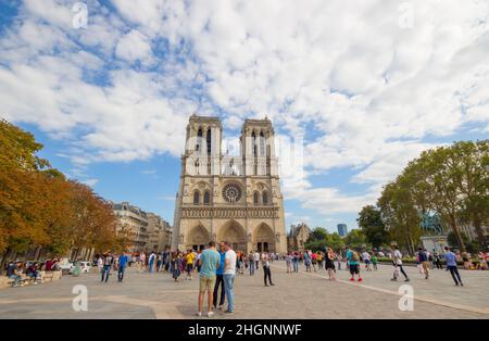 Paris Frankreich, 09, September, 2018 Architektur Cathédrale Notre Dame de Paris in Paris, Frankreich, ist die Kathedrale Notre Dame einer der kultigsten Landmare Stockfoto