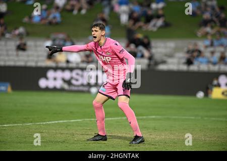 Netstrata Jubilee Stadium, Kogarah, Australien. 22nd Januar 2022. Australian A-League Football, Sydney FC gegen Perth Glory; Cameron Cook von Perth Glory gibt seinen Verteidigern Anweisungen Kredit: Action Plus Sports/Alamy Live News Stockfoto