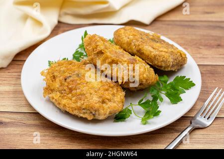 Türkische traditionelle Küche kadinbudu kofte (Fleischbällchen) Reis und Fleisch Falafel. Traditionelle Köstlichkeiten der mediterranen Küche Stockfoto