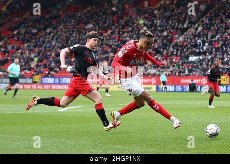 Sean Clare von Charlton Athletic versucht während des Sky Bet League One-Spiels im Londoner Valley einen Torschuss. Bilddatum: Samstag, 22. Januar 2022. Stockfoto