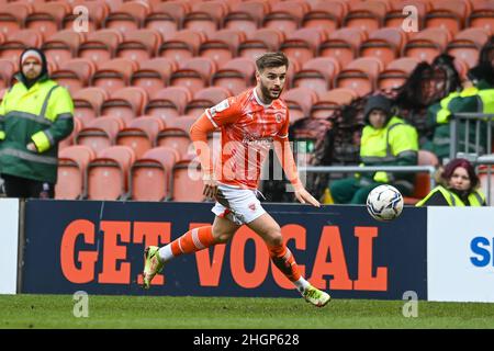 Blackpool, Großbritannien. 22nd Januar 2022. Luke Garbutt #29 von Blackpool macht eine Pause mit dem Ball in , auf 1/22/2022. (Foto von Craig Thomas/News Images/Sipa USA) Quelle: SIPA USA/Alamy Live News Stockfoto