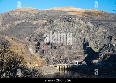 Electric Mountain, aka, Dinorwig Hydro Electric Power Station, betrieben, von, First Hydro Company, FHC, gibt es 16kms unterirdische Tunnel, innerhalb, Elidir Mountain, Strom, Erzeugung, erzeugt, durch, gepumpt, Lagerung, Llanberis, Llanberis Dorf, ist, eine Gemeinde und Wahlstation in, Gwynedd, Nordwest Wales, am südlichen Ufer des Sees Llyn Foot Padarn und am höchsten Berg von Snowdonia, Großbritannien, im Norden von Wales, im Süden von Snowdonia, Großbritannien, im Süden von Snowdon, Großbritannien, im Süden von Wales, im Norden Stockfoto