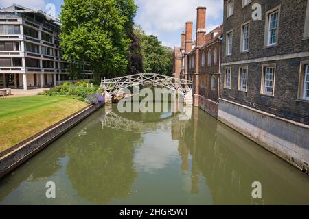 Die Mathematische Brücke über den Fluss Cam in Cambridge, England. Stockfoto