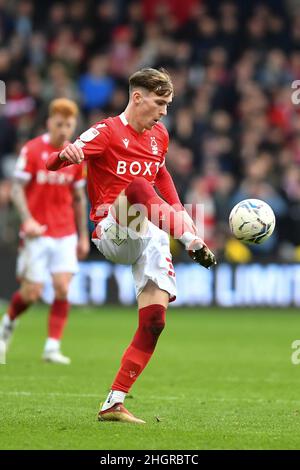 NOTTINGHAM, GROSSBRITANNIEN. JAN 22nd James Garner von Nottingham Forest kontrolliert den Ball während des Sky Bet Championship-Spiels zwischen Nottingham Forest und Derby County am City Ground, Nottingham, am Samstag, 22nd. Januar 2022. (Kredit: Jon Hobley | MI News) Kredit: MI Nachrichten & Sport /Alamy Live News Stockfoto