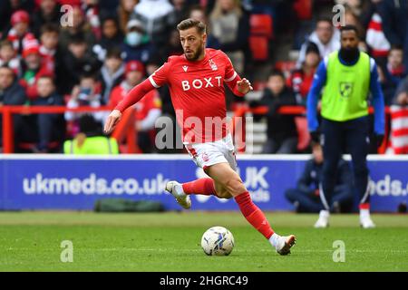 NOTTINGHAM, GROSSBRITANNIEN. JAN 22nd Philip Zinkernagel von Nottingham Forest sucht nach Optionen während des Sky Bet Championship-Spiels zwischen Nottingham Forest und Derby County am City Ground, Nottingham am Samstag, 22nd. Januar 2022. (Kredit: Jon Hobley | MI News) Kredit: MI Nachrichten & Sport /Alamy Live News Stockfoto