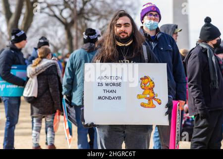 Washington D.C., Washignton, USA. 21st Januar 2022. Anti-Abtreibungsaktivisten versammelten sich in Washington, DC, und marschierten zum Obersten Gerichtshof in der Hoffnung auf den Umbruch von Roe V. Wade. (Bild: © Steve Sanchez/Pacific Press via ZUMA Press Wire) Stockfoto