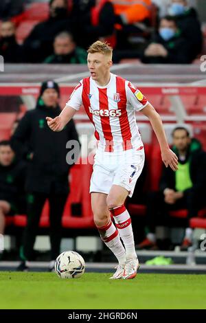 Stoke on Trent, Großbritannien. 22nd Januar 2022. Sam Clucas aus Stoke City in Aktion. EFL Skybet Championship Match, Stoke City gegen Fulham im bet365 Stadium in Stoke on Trent am Samstag, 22nd. Januar 2022. Dieses Bild darf nur für redaktionelle Zwecke verwendet werden. Nur zur redaktionellen Verwendung, Lizenz für kommerzielle Nutzung erforderlich. Keine Verwendung bei Wetten, Spielen oder Veröffentlichungen in einem Club/einer Liga/einem Spieler.PIC von Chris Stading/Andrew Orchard Sports Photography/Alamy Live News Credit: Andrew Orchard Sports Photography/Alamy Live News Stockfoto