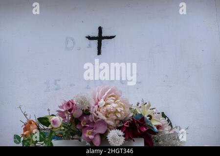 Nicht identifizierte Migranten ertranken im Mittelmeer, als sie versuchten, die Straße von Gibraltar zu überqueren. Begraben 15/10/02. Friedhof, Barbate, Cadaz, Spanien Stockfoto