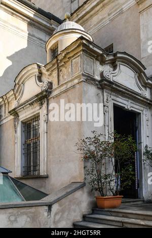 Ausgang der Kathedrale von Turin (Kathedrale des Hl. Johannes des Täufers, 1498), in der das Heilige Grabtuch seit 1578 aufbewahrt wird, Turin, Piemont, Italien Stockfoto