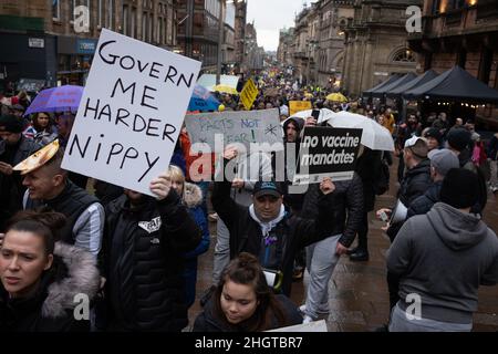 Glasgow, Großbritannien. Schottland gegen Lockdown ‘Freedom Rally’, gegen Lockdown, den Einsatz von Gesichtsmasken und Impfpass sowie gegen Impfstoffe während der Phase des Coronavirus Covid-19 Omicron der Gesundheitspandemie, in Glasgow, Schottland, 22. Januar 2022. Quelle: Jeremy Sutton-Hibbert/ Alamy Live News. Stockfoto