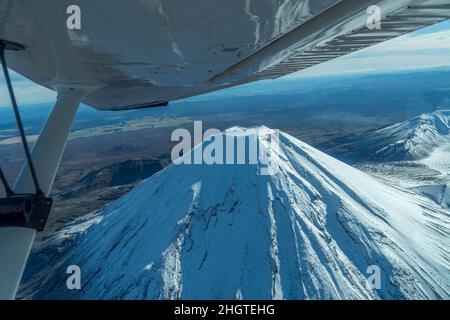 Ein Blick auf den schneebedeckten Berg tongariro Stockfoto