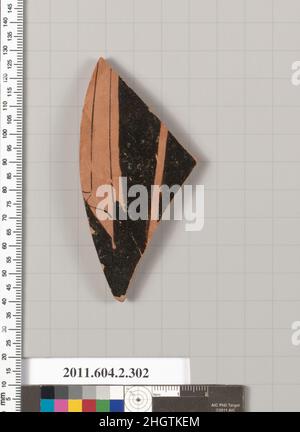 Terracotta-Fragment eines Kolonenkraters (Schüssel zum Mischen von Wein und Wasser) 460–440 v. Chr. Griechisch, attische Draperie und Stab oder Stab. Terrakotta-Fragment eines Kolonenkraters (Schüssel zum Mischen von Wein und Wasser). Griechisch, Dachboden. 460–440 V. CHR. Terrakotta; rote Figur. Klassisch. Vasen Stockfoto