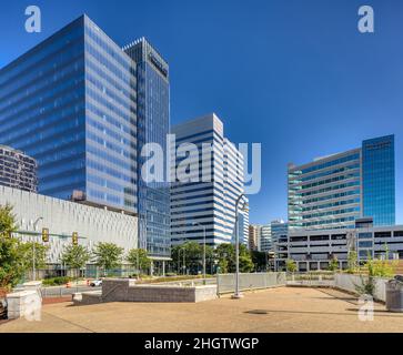Kanawha Plaza Blick auf Gateway Plaza, James Center und Williams Mullen Center. Stockfoto