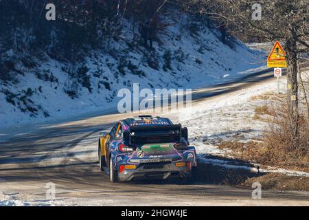 19 Sébastien LOEB (FRA), Isabelle GALMICHE (FRA), M-SPORT FORD WORLD RALLY TEAM FORD, Puma Rally1, Aktion während der WRC World Rally Car Championship 2022, Ausgabe 90th der Rallye Monte Carlo vom 20. Bis 23. Januar 2022 in Monaco - Foto Grégory Lenormand / DPPI Stockfoto