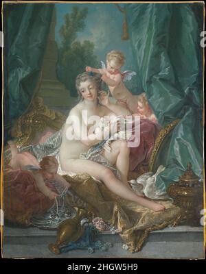 Die Toilette der Venus 1751 François Boucher Dieses Gemälde hat der Franzose Boucher von 1747 bis zu ihrem Tod im Jahr 1764 für Madame de Pompadour, die mächtige, offizielle Geliebte Ludwigs XV. Und Bouchers bedeutendste Schutzpatronin, gemalt. Ursprünglich wurden die Badeapartments (eine luxuriöse Suite mit drei Zimmern) in Pompadours Château de Bellevue eingerichtet. Der Bau ihrer château veranlasste viele der wichtigsten Aufträge der Rokoko-Malerei und -Skulptur. Für ein Thema, das sowohl Boucher als auch Pompadour zum Synonym wurde, entwickelte der Künstler eine Zusammenfassung der Hauptmerkmale der Bewegung: Overt theatri Stockfoto
