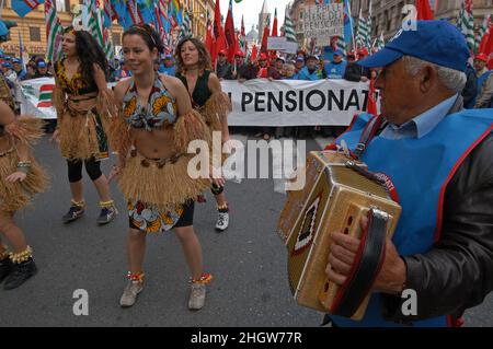 Rom, Italien 03/04/2004: Nationale Demonstration der Gewerkschaft CGIL SPI, CISL FNP, UIL UILP. Stockfoto