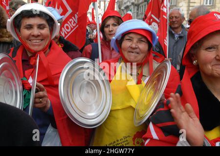 Rom, Italien 03/04/2004: Nationale Demonstration der Gewerkschaft CGIL SPI, CISL FNP, UIL UILP. Stockfoto