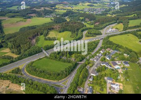 Luftaufnahme, Autobahnkreuz Drolshagen, Autobahn A45 mit Tankstelle und Baumumfahrung, Germinghausen, Drolshagen, Sauerland, Nordrhein-Wes