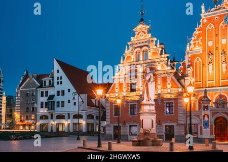 Riga, Lettland. Schwabe Haus und das Haus der Mitesser am Rathausplatz, historischen Sehenswürdigkeiten und beliebtesten touristischen Showplace im Sommer Stockfoto