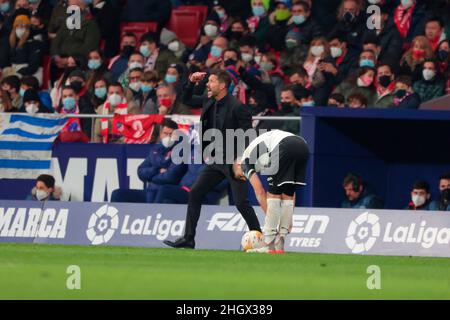 Madrid, Spanien. 22nd Januar 2022. Madrid, Spanien; 22.01.2022.- Atletico de Madrid vs Valencia siccer to La Liga Spain Match 22 im Wanda Metropolitano Stadion in Madrid. Atletico de Madrid Trainer Simeone. Quelle: Juan Carlos Rojas/dpa/Alamy Live News Stockfoto