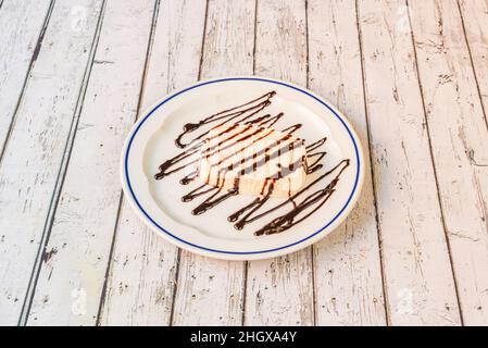 Panacota erinnert an Flan, aber sein Geschmack ist milchiger und hat eine Textur, die der von Gelatine ähnlicher ist als der von Flan Stockfoto