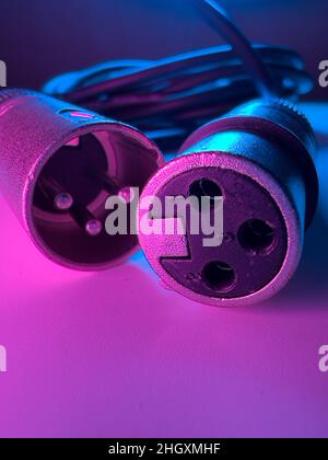 XLR-Kabel und stecken Sie eine Makroaufnahme ein Stockfoto