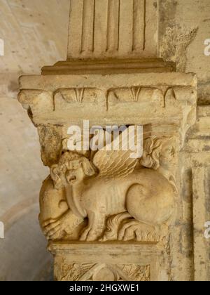 Schnitzerei Detail des Klosters Abbaye Montmajour Stockfoto