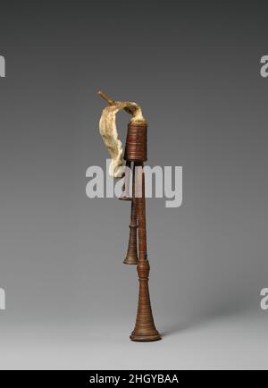 Dudelsack (crèche-Zubehör) zweite Hälfte 18th–Mitte des 19th. Jahrhunderts Italienisch die Praxis der Verwendung von crèche-Figuren, um religiöse Ereignisse neu zu formulieren, erreichte den Höhepunkt ihrer Komplexität und künstlerischen Exzellenz im Neapel des 18. Jahrhunderts, Und die Gruppe der neapolitanischen crèche des Metropolitan Museum of Art ist eines der schönsten und vollständigsten Überbleibsel der Kunstform. Das Ensemble besteht aus traditionellen bis zu italienischen Weihnachtsfeiertagsbräuchen aus dem 18. Jahrhundert. Die Geburt Christi, mit der heiligen Familie, Hirten und ihren Herden, und eine Vielzahl von Engeln und Cherubim wird durch die Prozession der thr Stockfoto