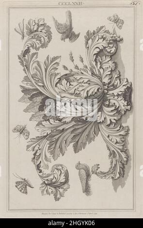 Akanthus Blätter, Vögel und Insekten, nein CCCLXXII ('Designs for various ornaments,' pl. 57) 1. April 1792 Michelangelo Pergolesi Dieses Design, nummeriert CCCLXXII, stellt Akanthus, Vögel und Insekten dar. Der Druck stammt von einer Gruppe, die Pergolesi zwischen 1777 und 1792 in London seriell machte und veröffentlichte. Es gibt keine Titelseite, sondern einen Prospekt von ca. 1786 beschrieb die Gruppe wie folgt: „eine große Vielfalt an Originaldesigns von Vasen, Figuren, Medaillons, Friesen, Pilastern, Tafeln und andere Ornamente, im etruskischen und grotesken Stil." Das komplette Set enthält 67 Platten mit der Nummer 1-66 (zwei sind numbe Stockfoto