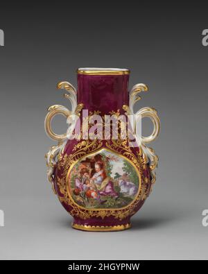 Vase (eine von einem Paar) ca. 1761 Chelsea Porzellan Manufaktur. Vase (eine von einem Paar). Großbritannien, Chelsea. Ca. 1761. Weiches Porzellan. Chelsea Porcelain Manufactory (Großbritannien, 1744–1784). Keramik-Porzellan Stockfoto