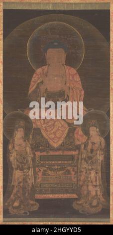 Amitabha Triade ca. Nicht identifizierter Künstler des 13th. Jahrhunderts der Amitabha Buddha (Koreanisch: Amita) war der Schwerpunkt der Anbetung im Reinen Land Buddhismus, der während der Goryeo-Zeit große Popularität genoss. Eifrige Anhänger wurden nach der Rezitation seines Namens den Eintritt in Amitabhas westliches Paradies versprochen. Hoch auf einem kunstvollen Lotusthron sitzend, wird Amitabha von zwei Bodhisattvas flankiert, Avalokiteshvara (Koreanisch: Gwaneum) auf seiner linken und Mahasthamaprapta (Koreanisch: DAE Seji) auf seiner rechten Seite. Zu den identifizierenden Attributen der ersteren gehören ein Miniaturbild von Amitabha in ihrer Krone und ein ritueller Sprinkler oder Kundika in h Stockfoto