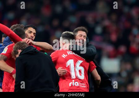 Madrid, Spanien. 22nd Januar 2022. Madrid, Spanien; 22.01.2022.- Atletico de Madrid vs Valencia siccer to La Liga Spain Match 22 im Wanda Metropolitano Stadion in Madrid. Der mexikanische Atletico de Madrid-Spieler Hector Herrera. Quelle: Juan Carlos Rojas/dpa/Alamy Live News Stockfoto