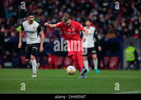 Madrid, Spanien. 22nd Januar 2022. Madrid, Spanien; 22.01.2022.- Atletico de Madrid vs Valencia siccer to La Liga Spain Match 22 im Wanda Metropolitano Stadion in Madrid. Der mexikanische Atletico de Madrid-Spieler Hector Herrera. Quelle: Juan Carlos Rojas/dpa/Alamy Live News Stockfoto