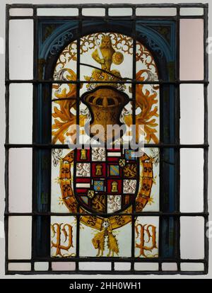 Heraldische Tafel mit Wappen des Hauses Habsburg ca. 1504–6 Südniederländisch die Gravensteen in Gent waren die Hauptdomäne der Habsburger in Südflandern. Diese Buntglasscheiben, die vermutlich von dieser kaiserlichen Residenz stammen, gehören zu einer größeren Serie, die entweder von Maximilian I. oder Karl V. bestellt wurde. Von links nach rechts sind die Wappen von Maximilian I., Philipp dem Schönen, Karl V. und Heinrich, Graf von Nassau. Heraldische Tafel mit Wappen des Hauses Habsburg. Südniederländisch. Ca. 1504–6. Glas aus Metall, Weißglas, Glasfarbe und Silberfleck. Hergestellt in möglicherweise Ghen Stockfoto