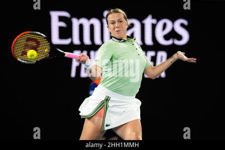 Anastasia Pavlyuchenkova aus Russland im Einsatz gegen Sorana Cirstea aus Rumänien während der dritten Runde bei den Australian Open 2022, WTA Grand Slam Tennisturnier am 22. Januar 2022 im Melbourne Park in Melbourne, Australien - Foto: Rob Prange/DPPI/LiveMedia Stockfoto