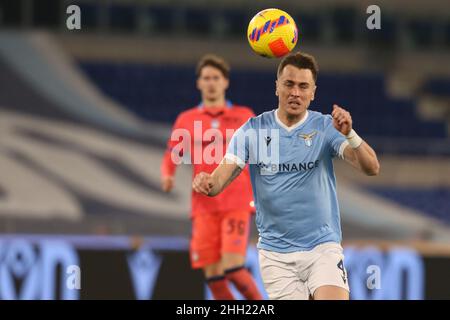 Der spanische Verteidiger von Latium, Patric, kontrolliert den Ball während des Fußballspiels der Serie A zwischen der SS Lazio und Atalanta im Olimpico Stadium Roma, Mittelitalien, am 22. Januar 2021. Stockfoto