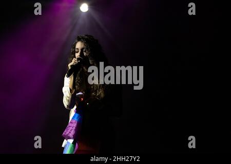 Sevilla, Spanien. 22nd Januar 2022. Die spanische Sängerin Ana Guerra spielt ein Live-Konzert im Teatro de la Real Maestranza in Sevilla. (Foto: Mario Diaz Rasero Kredit: Gonzales Foto/Alamy Live News Stockfoto