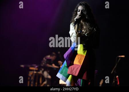 Sevilla, Spanien. 22nd Januar 2022. Die spanische Sängerin Ana Guerra spielt ein Live-Konzert im Teatro de la Real Maestranza in Sevilla. (Foto: Mario Diaz Rasero Kredit: Gonzales Foto/Alamy Live News Stockfoto